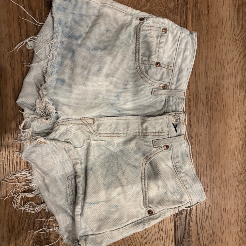 Light washed Levi Jean Shorts